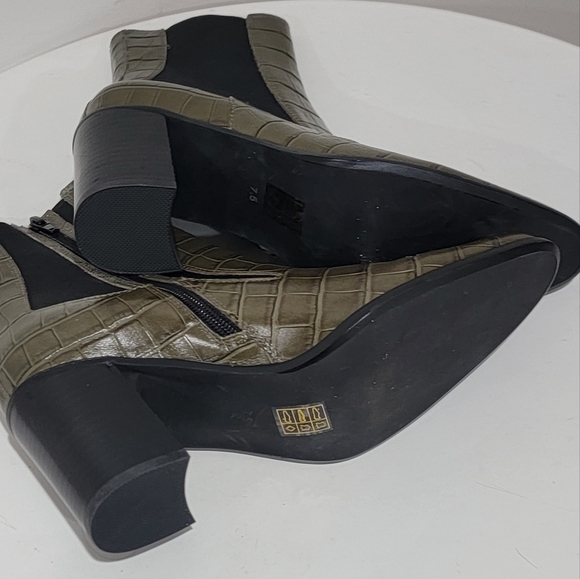 Jeffrey Campbell Green Crock Embossed Ankle Boots - Picture 4 of 9